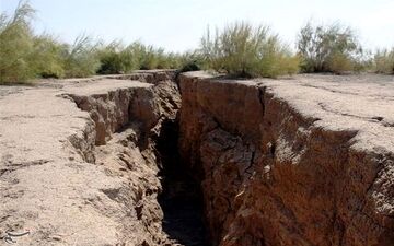 چاله های وحشتناک در دشت‌های قروه، دهگلان و چاردولی / هشدار