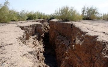 چاله های وحشتناک در دشت‌های قروه، دهگلان و چاردولی / هشدار