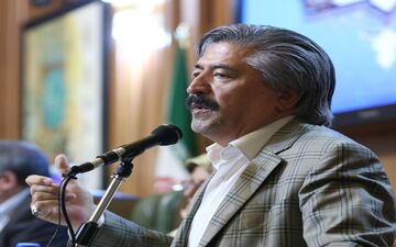 غلامرضا انصاری: پروژه های شهری و عمرانی آسیب و بلای جان دولتها بوده است