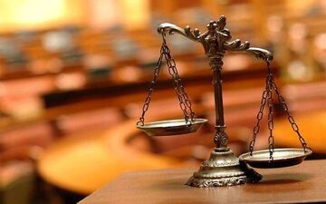 هنرمندان باید پول تبلیغات کوروش کمپانی را بازگردانند 