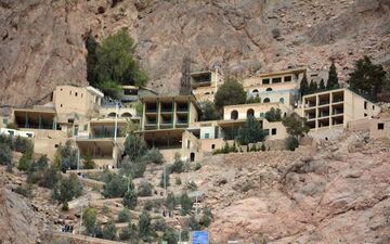  آغاز بازسازی زیارتگاه زرتشتیان اردکان
