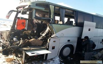 6کشته و مصدوم در تصادف وحشتناک اتوبوس مسافربری در بروجرد
