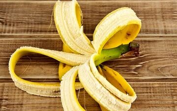 آیا پوست موز واقعاً برای رفع چروک مؤثر است؟