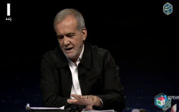 پزشکیان: روحانی به من چه ربطی دارد من نگاه خود را دارم! + ویدئو