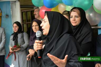 پاسداشت روزمعلم در دبستان غیر انتفاعی مفید و تجلیل از دانش‌آموزان برتر  ناحیه سه کرمانشاه 