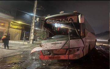 تصادف اتوبوس و کامیون در محور جاجرود؛ ۱۲ مصدوم و رهاسازی ۷ نفر از اتوبوس

