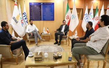 دیدار رئیس فدراسیون والیبال با ستاره‌های نسل طلایی