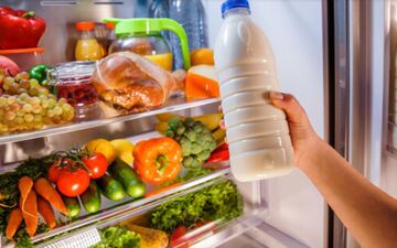 هشدار | شیر را داخل درِ یخچال نگذارید