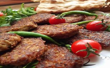 کتلت بادمجان و گوشت / هنر آشپزی خودت رو به رخ همه بکش! 