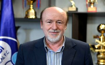 استقلالی ها افشاگری کردند ! وقتی سرپرست جدید با سرعتی عجیب و کم نظیر جانشین افتخاری شد !