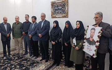 معاون رئیس‌جمهور به دیدار خانواده شهید بارانی در زابل رفت