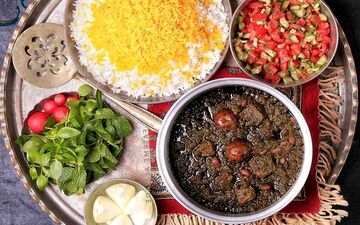 میدونی راز خوشمزگی قورمه سبزی مامان بزرگها چیه ؟ بیا تا بهت بگم