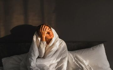 رازهای بیدار شدن آسان: 6 دلیل که شما را در رختخواب نگه می دارند