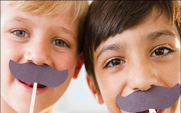 تا چه حد و مرزی می‌توانیم با کودکانمان شوخی کنیم؟

