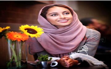 پوشش و میکاپ ترلان پروانه در افتتاحیه کافه آدا (عکس)