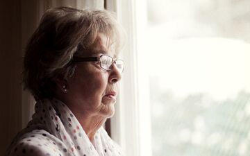  از علائم اولیه آلزایمر آگاه شوید