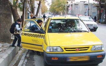 رانندگان سرویس مدارس دانش آموزان را درب منازل و مدارس آنان پیاده و سوار کنند