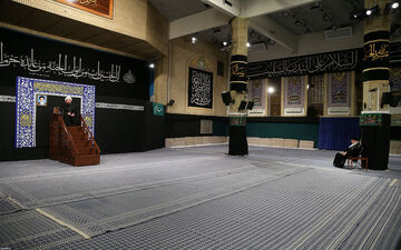 مراسم عزاداری شام غریبان امام حسین (ع) در حضور رهبر انقلاب +عکس