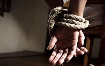 پایان گروگانگیری پسر تاجر معروف/ آدم ربایان 30 میلیارد تومان می‌خواستند/ پسرتاجر وسط بیابان داخل پتو بود!