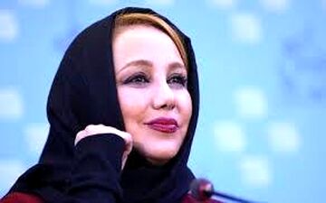  اروپا گردی خانم بازیگر با ظاهری خاص