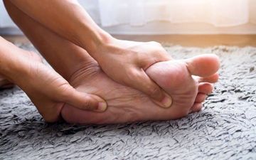 چرا پاهایمان خواب می‌رود؟| چگونه دست‌وپای خواب‌رفته را بیدار کنیم؟