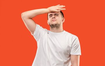 بوی بد عرق با کمبود این ویتامین تشکیل می شود