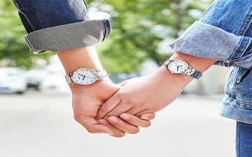 خرید ساعت ست با بند چرم یا استیل؟  نکاتی که باید قبل از خرید بدانید