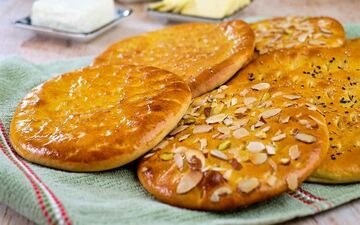 نان پنیری چند لایه؛ صبحانه‌ای خوشمزه و آسان در کمترین زمان | فیلم