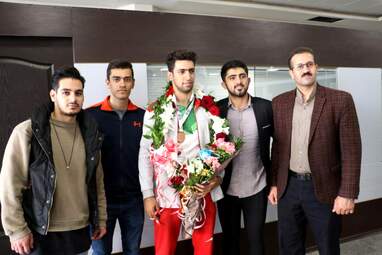 مراسم استقبال از احمد سجادی نفر سوم مسابقات آسیا در فرودگاه كرمانشاه