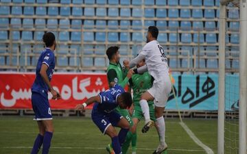 سلیمانی: داور یک پنالتی به سود استقلال نگرفت/ بازیکن ماشین‌سازی باید اخراج می شد