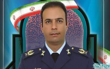 ویدئو | بی‌تابی همسر سرهنگ خلبان دریانوش‌ بر سر مزارش