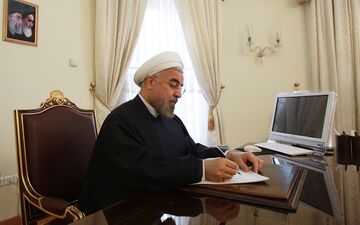  روحانی فرا رسیدن هفتاد و یکمین سالروز تشکیل جمهوری خلق کره را تبریک گفت