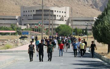 چه کسی در دانشگاه رازی تصمیم گیرنده نهایی است 