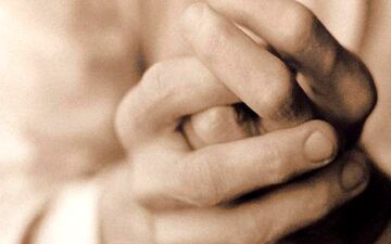 شکستن قولنج انگشت به مرور باعث ایجاد آرتروز می‌شود؟