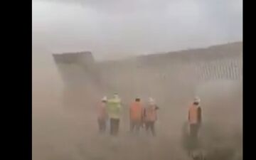 طوفان هانا دیوار مرزی ترامپ را تخریب کرد 