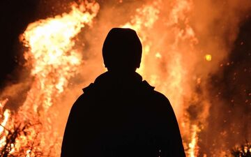 دادگستری اصفهان، جزییات خودسوزی یک شهروند را مقابل این اداره اعلام کرد