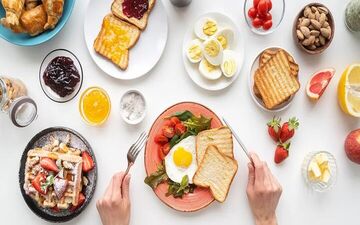 چند کالری برای صبحانه بخورم؟

