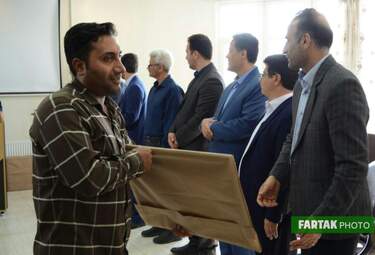 تجلیل از کارگران خدماتی و کارکنان فضای سبز شهرداری در فرهنگسرای گل‌نرگس