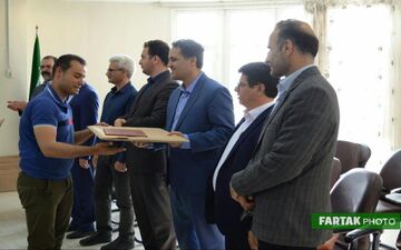 تجلیل از کارگران خدماتی و کارکنان فضای سبز شهرداری کرمانشاه در فرهنگسرای گل‌نرگس
