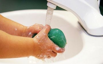 چند نکته بهداشتی در خصوص محافظت از میکروب ها در مکان های عمومی!