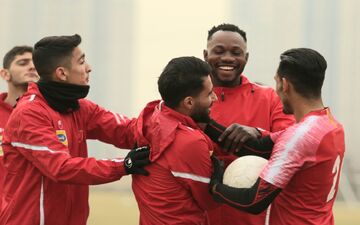 پرسپولیس نباید دو بازیکن با قراردادهای دلاری می گرفت