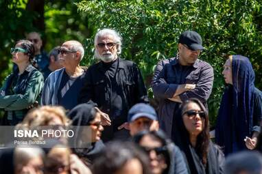 وداع هنرمندان با بهناز نازی؛ پیکر بازیگر سینما و تئاتر در پهنه رودکی بدرقه شد