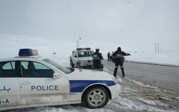 جلوگیری از تردد خودروهای فاقد زنچیر چرخ در محورهای کرمانشاه 

