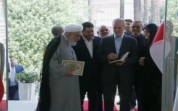 رئیس جمهور دفتر کار خود را تحویل گرفت

