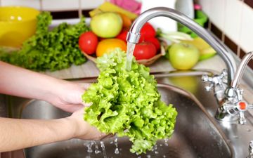 تمیز کردن سبزیجات با مواد طبیعی