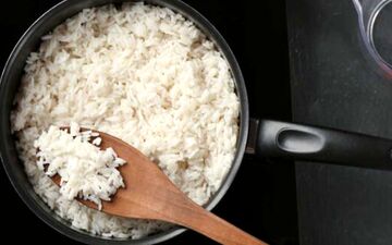 آیا برنج دوباره گرم‌شده می‌تواند باعث مسمومیت غذایی شود؟


