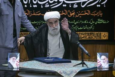 امضای اعتبارنامه ریاست جمهوری پزشکیان توسط اعضای شورای نگهبان به روایت تصویر