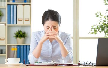 مراحل سوگ بعد از سقط جنین؛ از شوک تا پذیرش

