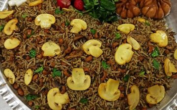 طرز تهیه پلو شوشتری با قارچ؛ غذای جنوبی خوشمزه و مقوی