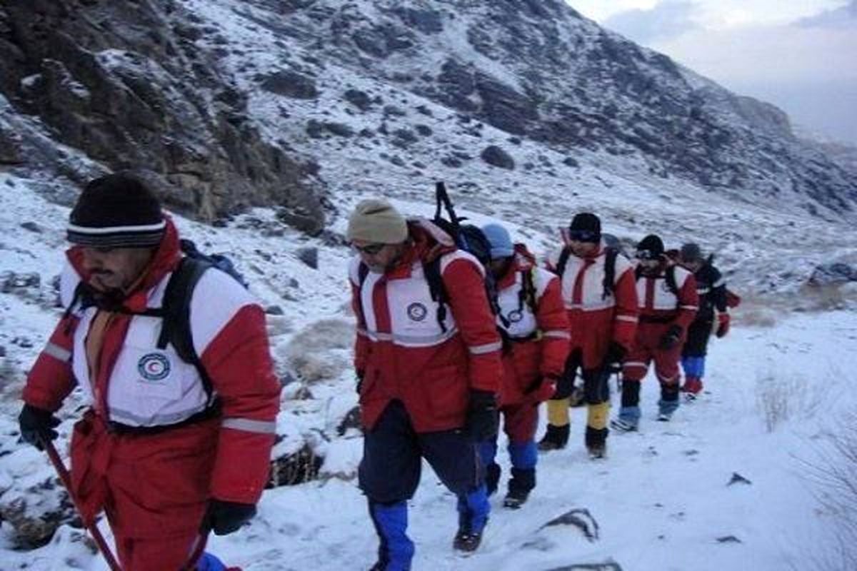 تلاش بی‌وقفه امدادگران؛ جستجو برای یافتن کوهنوردان مفقود شده در بانه!

